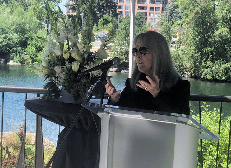 Click to display the next picture