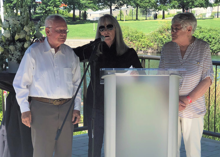 Click to display the next picture