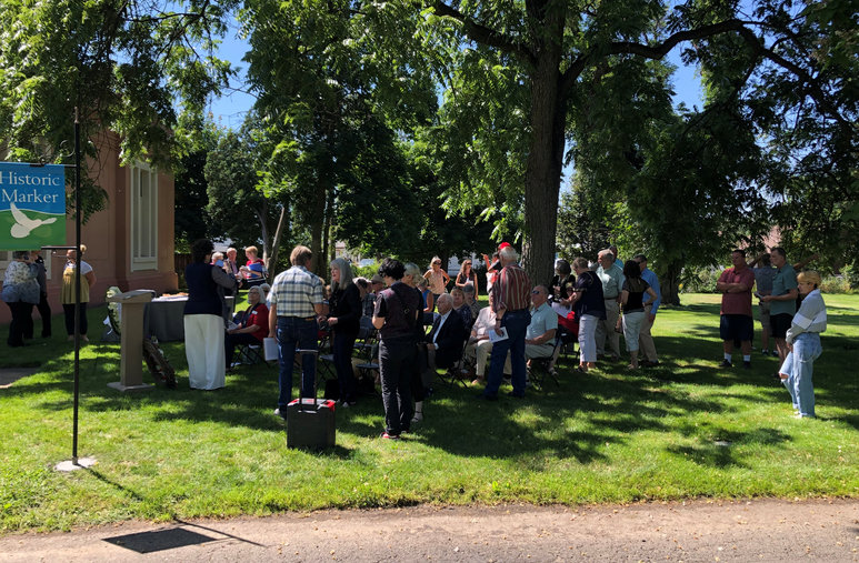 Click to display the next picture